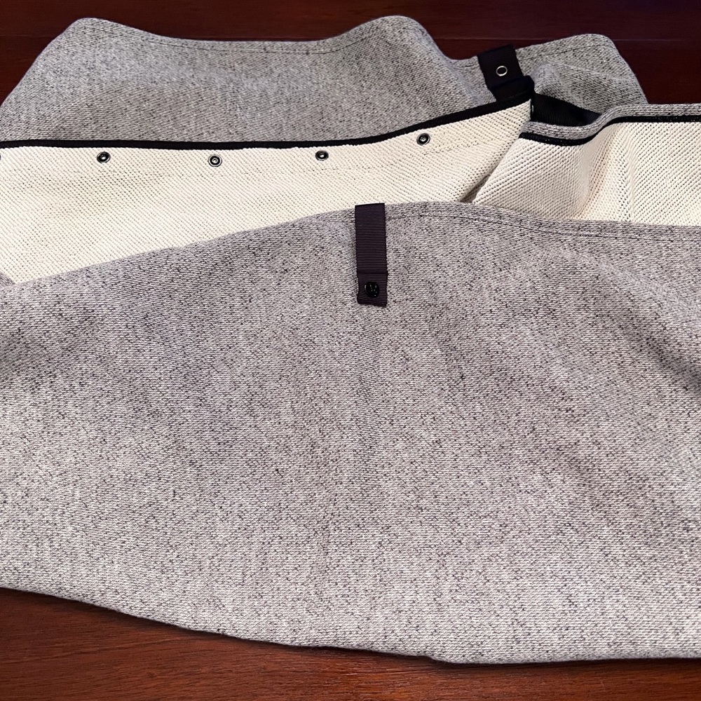 Lululemon Vinyasa Wrap Scarf - Picture 2 of 6